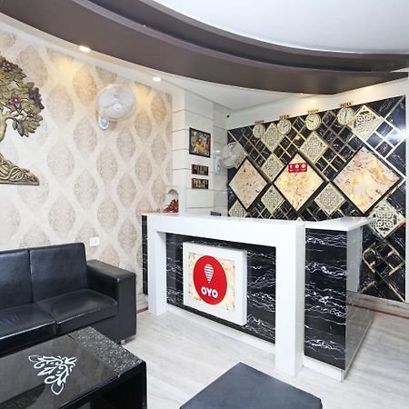 Oyo 10338 Hotel Aadesh Palace Varanasi Dış mekan fotoğraf