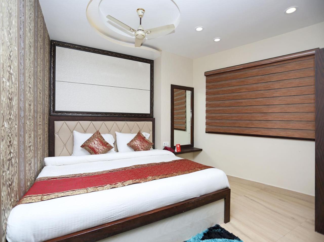 Oyo 10338 Hotel Aadesh Palace Varanasi Dış mekan fotoğraf