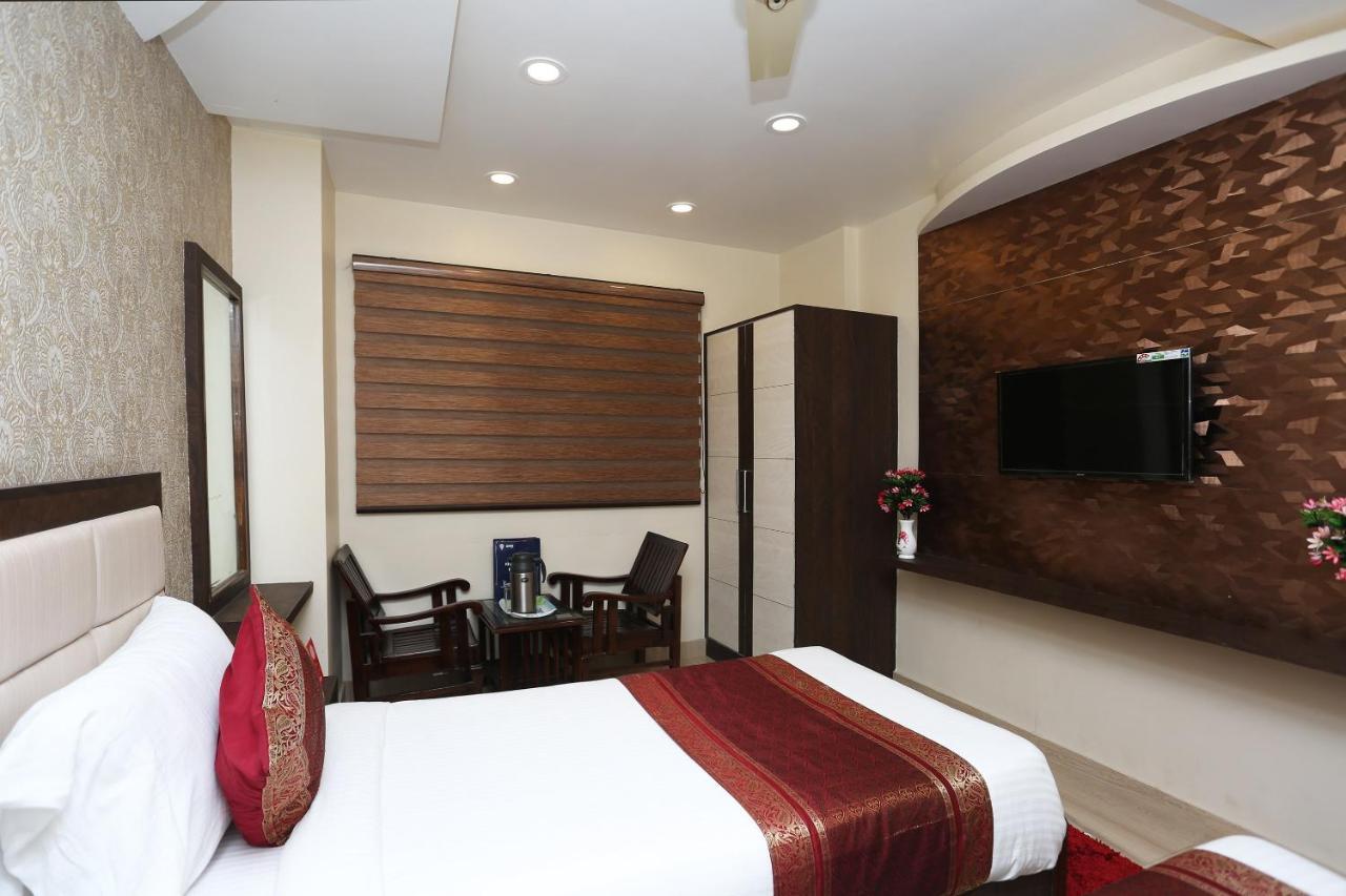 Oyo 10338 Hotel Aadesh Palace Varanasi Dış mekan fotoğraf